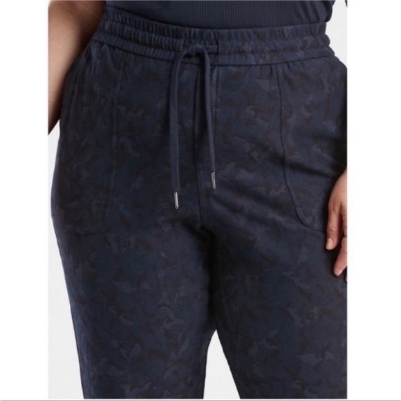 Athleta Black Navy Camo Print Drawstring Waist Joggers w/Pockets - Picture 2 of 11